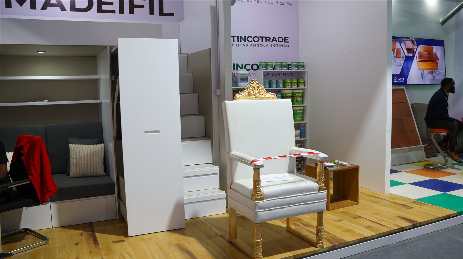 Exposição de mobiliário da Madeifil na FILDA 2026